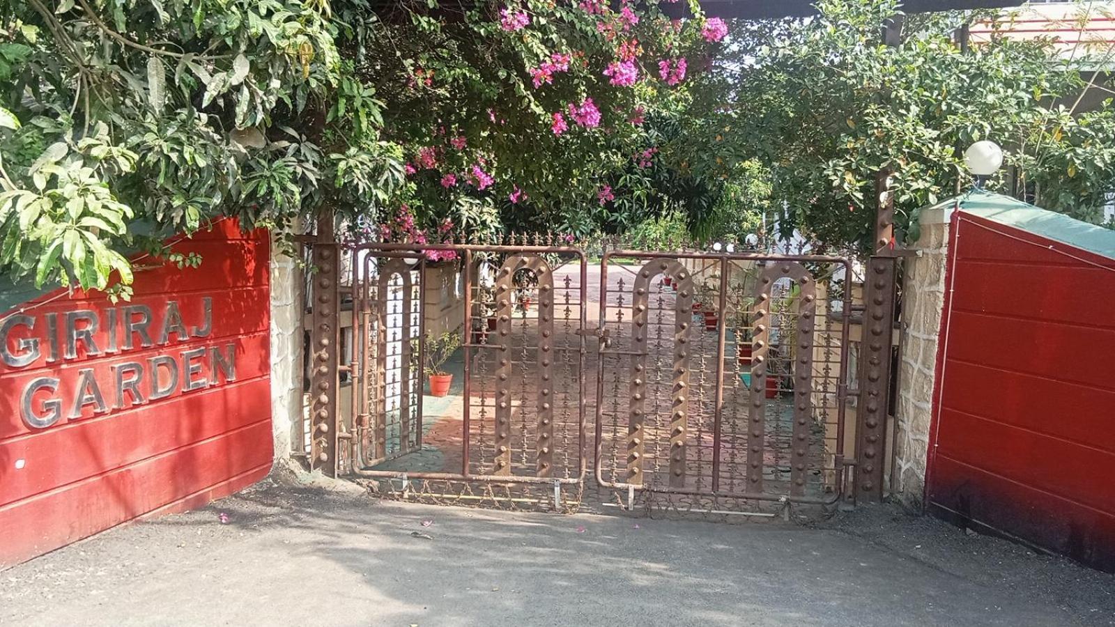 Giriraj Garden Resort Vagholi  Kültér fotó